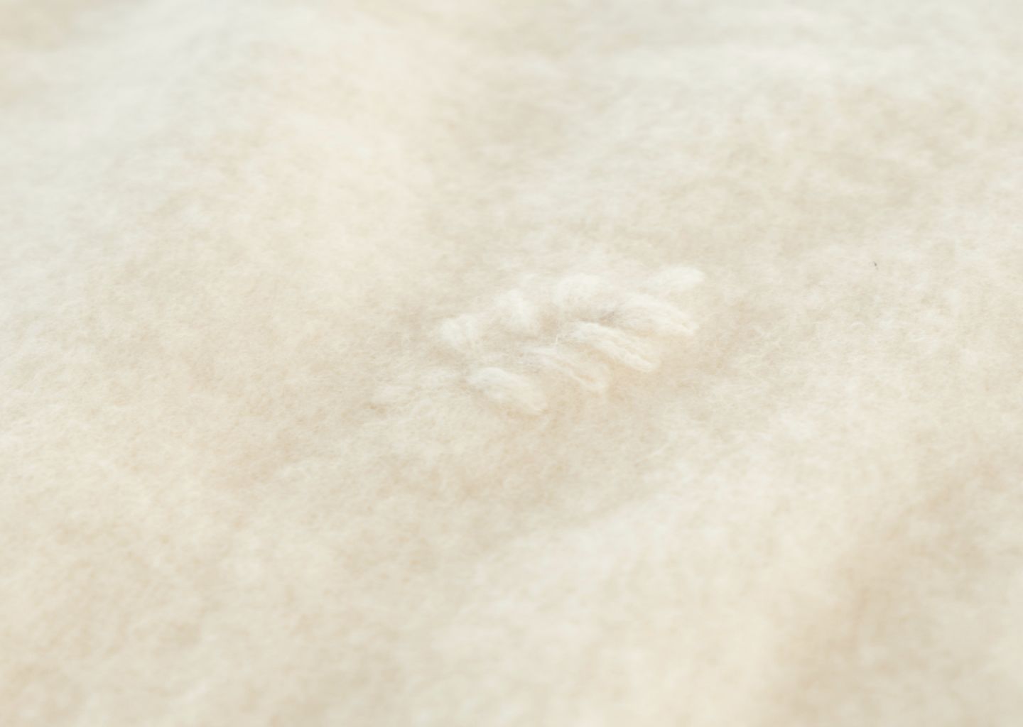 “雪地里的红浆果”强缩羊绒连衣裙