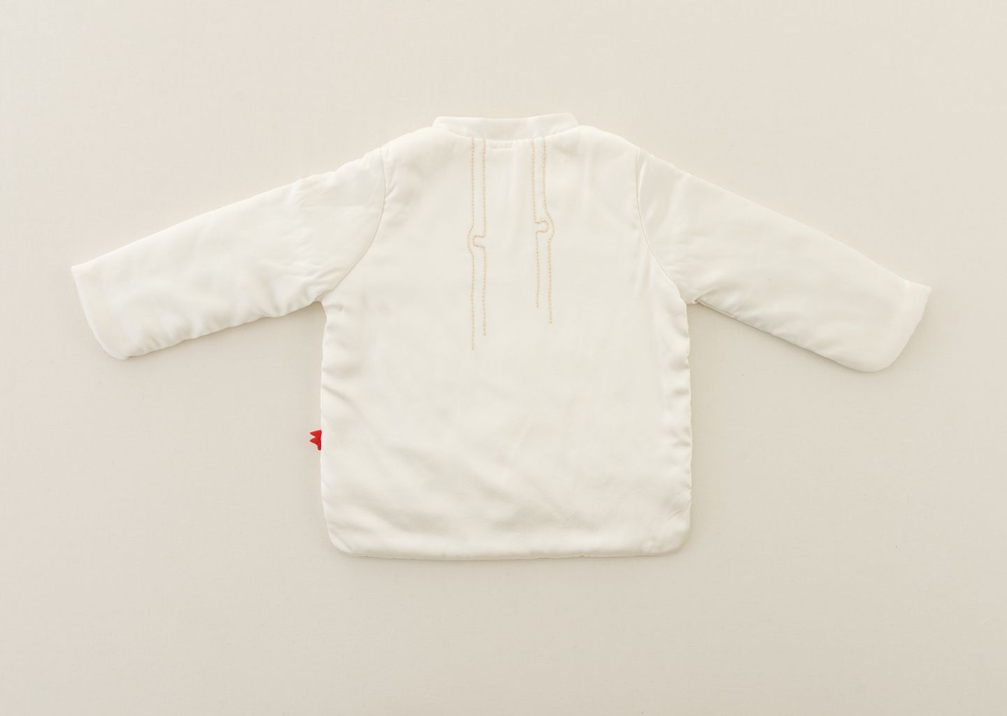 轻盈绣花棉服